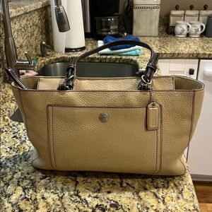 EUC Authentic Vintage Coach Chelsea East West Pebbled Leather Handbag